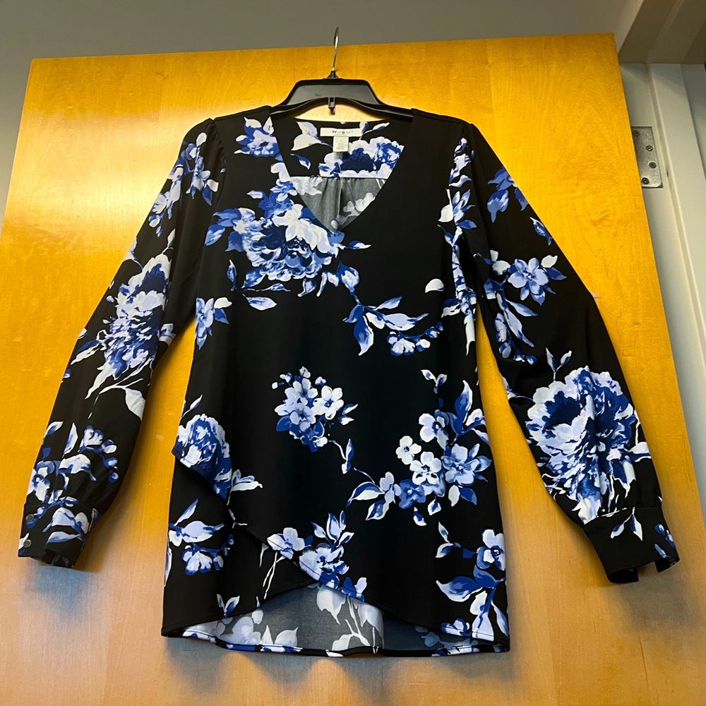 White House Black Market blouse size small nwt